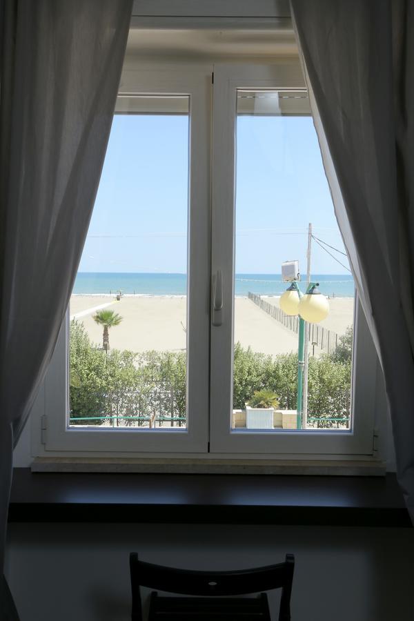 Rooms La Perla Del Mare Margherita Di Savoia Bagian luar foto