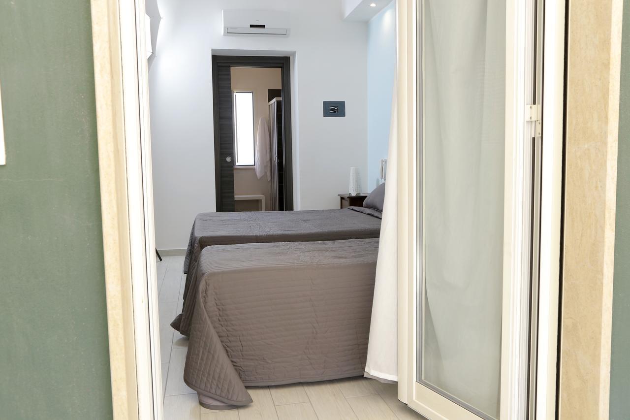 Rooms La Perla Del Mare Margherita Di Savoia Bagian luar foto
