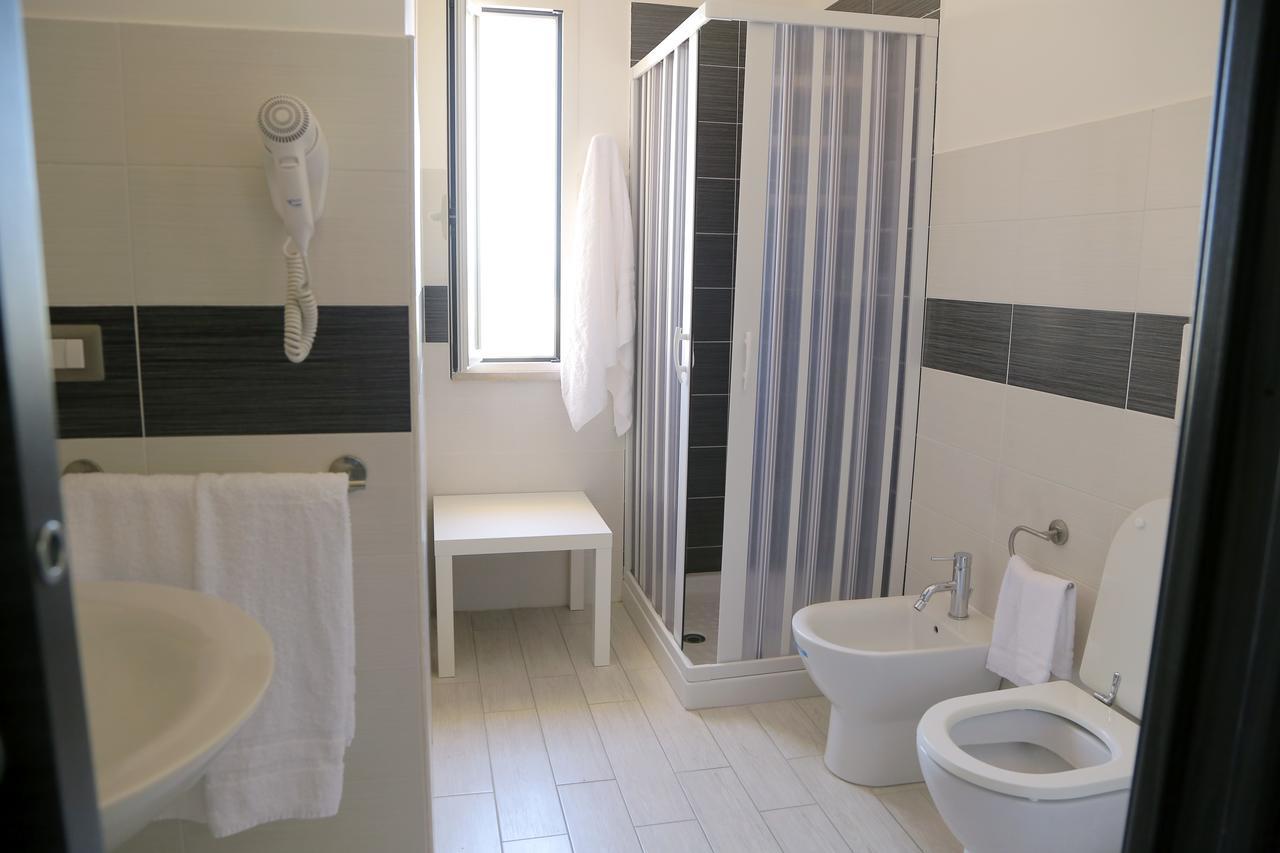 Rooms La Perla Del Mare Margherita Di Savoia Bagian luar foto