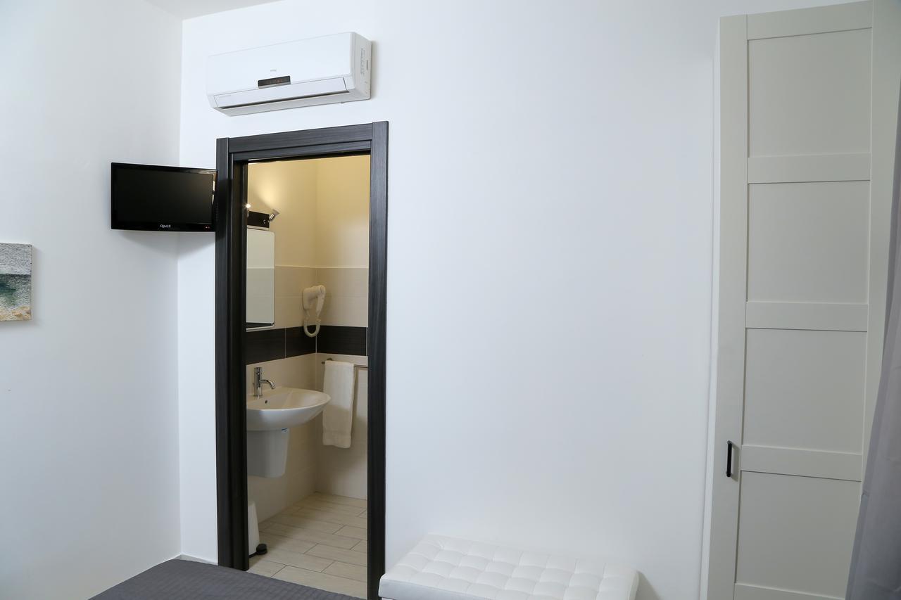 Rooms La Perla Del Mare Margherita Di Savoia Bagian luar foto